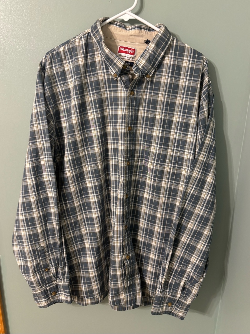 Wrangler Men’s Navy and White Plaid Button-Down Shirt Wrinkle Resistant